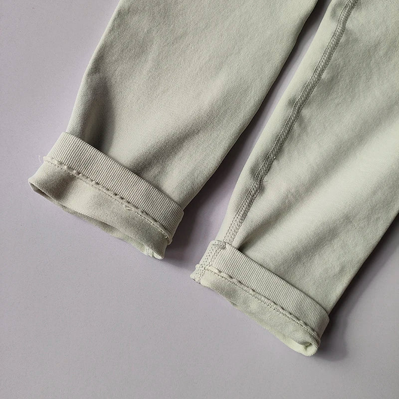 Seamless V-Neck Yoga Set – Hip-Lifting Bra & Leggings